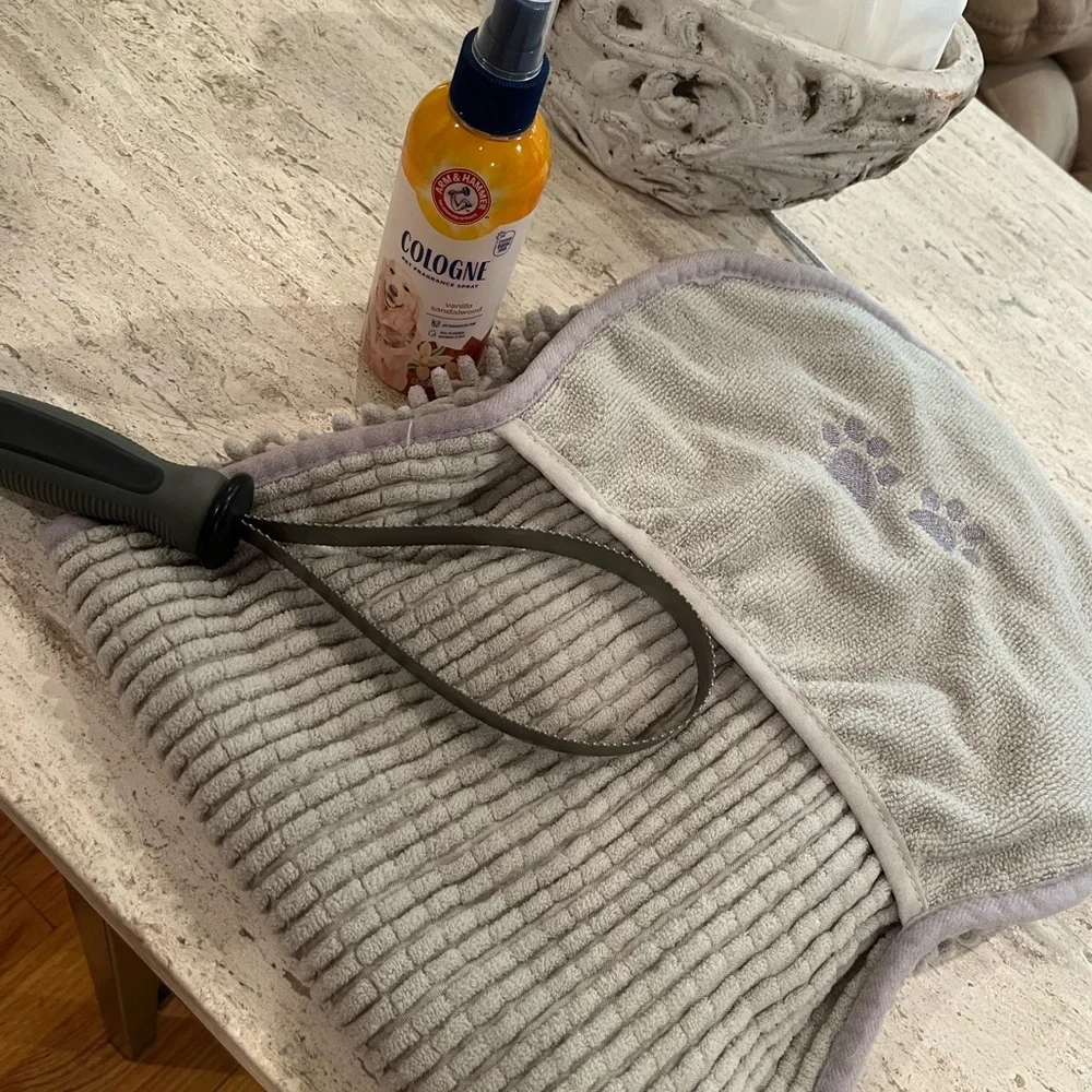 Dog grooming bundle microfiber shammy, cologne & dual-sided shedding tool
